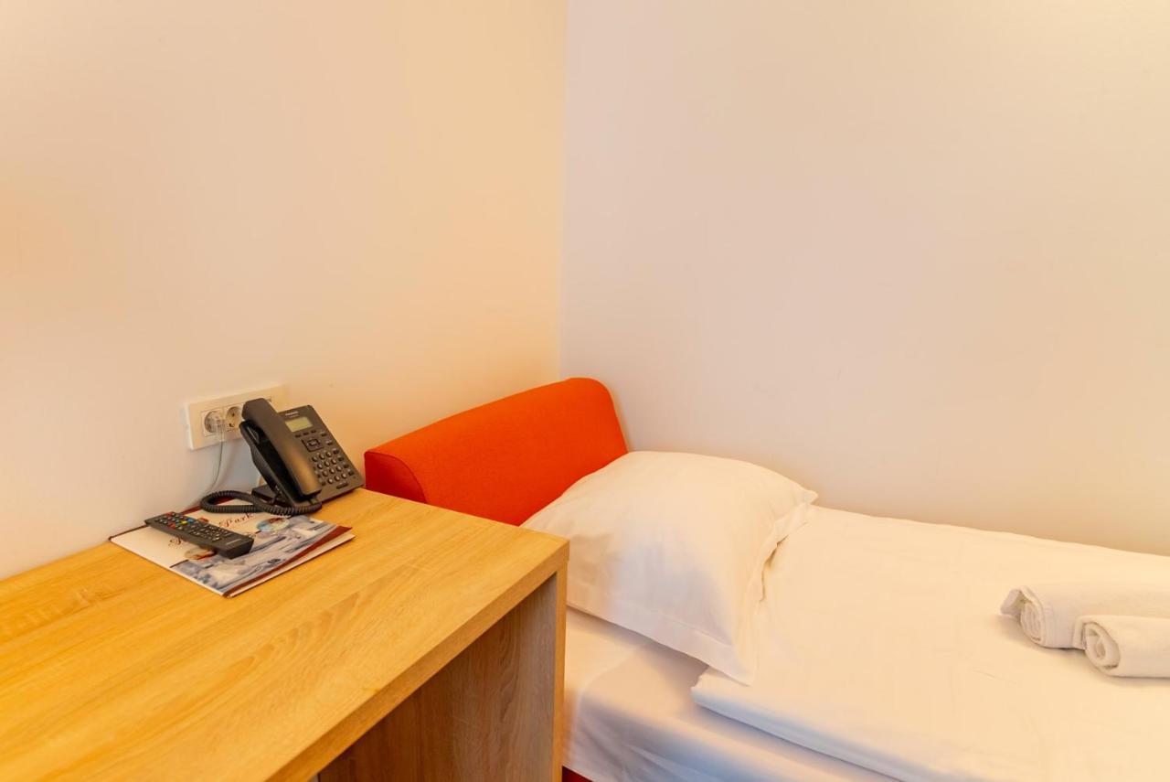 Hotel Park Superior 3* Čakovec 外观 照片